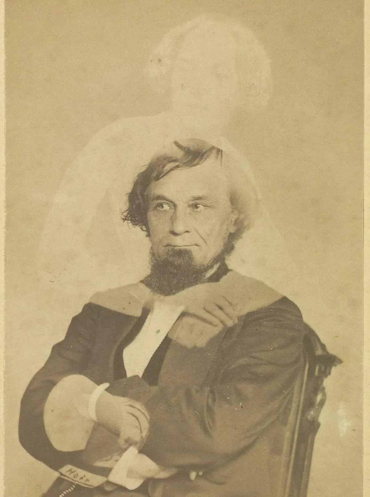 Hayaletlerin Fotoğrafını Çektiğini İddia Eden William Mumler’ın 