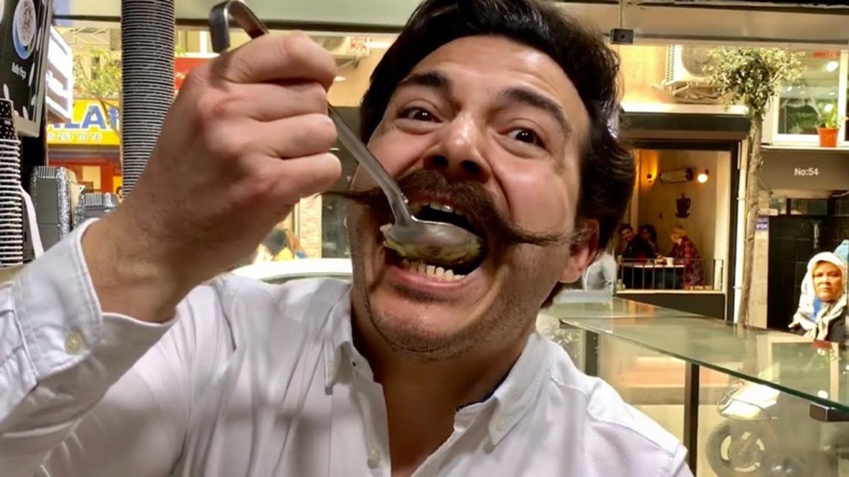 Sosyal Medya Fenomeni "Bıyıklı Pilavcı" Hakkında Bomba İddialar: Servetini Görünce İşi Gücü Bırakıp Pilav Satmak İsteyeceksiniz...