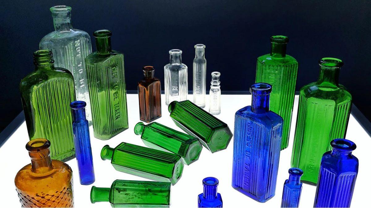 Eski Şişelerde Kabartmalı Yazılar Olmasının Ardında Yatan Hayat Kurtarıcı Sebep