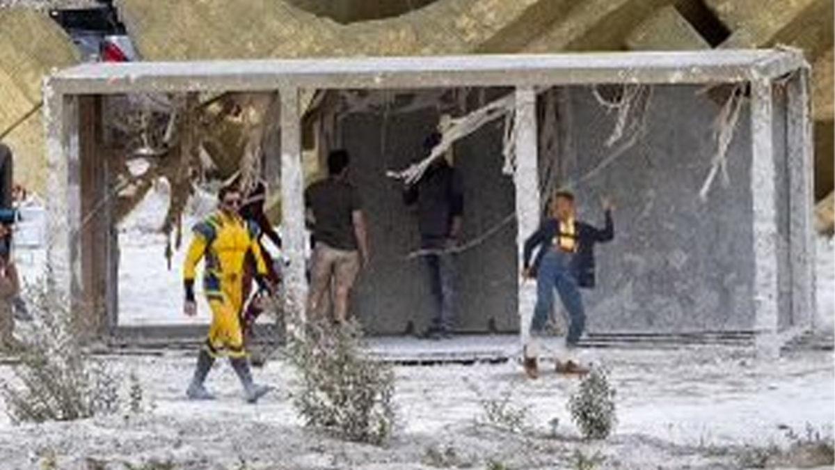 Deadpool 3 Setinden(!) “Bizim Rüyaların Saçmalık Seviyesi” Dedirten Fotoğraflar Paylaşıldı