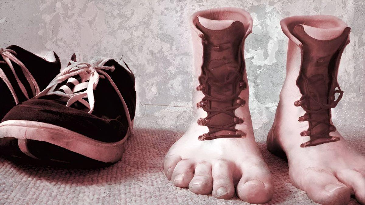 Ayak Şeklinde Tasarlanan Ayakkabılar Son Dönemde Neden Çok Revaçta?
