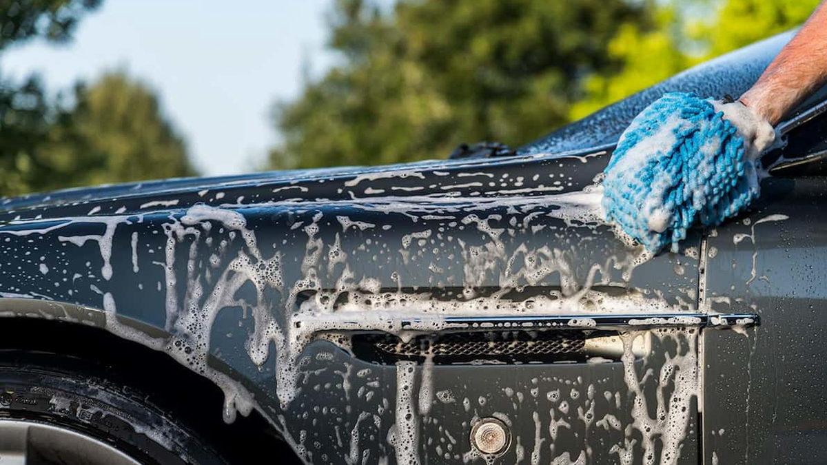“Kendi İşimi Kendim Görürüm.” Diyenler İçin: Aracınızı Yıkarken Dikkat Etmeniz Gereken Önemli Noktaları Anlattık