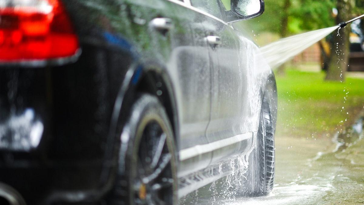 “Kendi İşimi Kendim Görürüm.” Diyenler İçin: Aracınızı Yıkarken Dikkat Etmeniz Gereken Önemli Noktaları Anlattık
