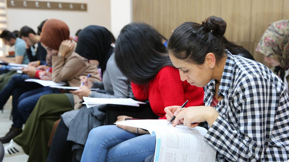 “Hahah Salak” Yazmak Aslında Hakaret Suçu! İşte Günlük Hayatınızda İşinize Yarayacak Bazı Önemli Mahkeme Kararları