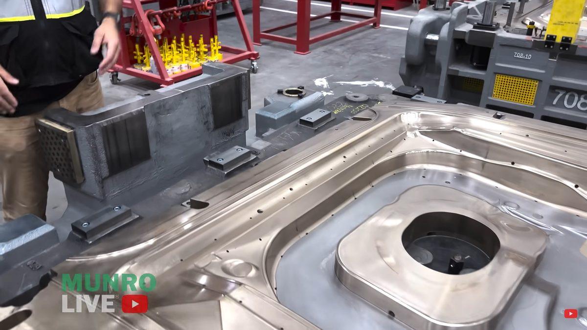 Tesla Cybertruck’ın Mühendislik Harikası Üretim Süreci Paylaşıldı (Video)