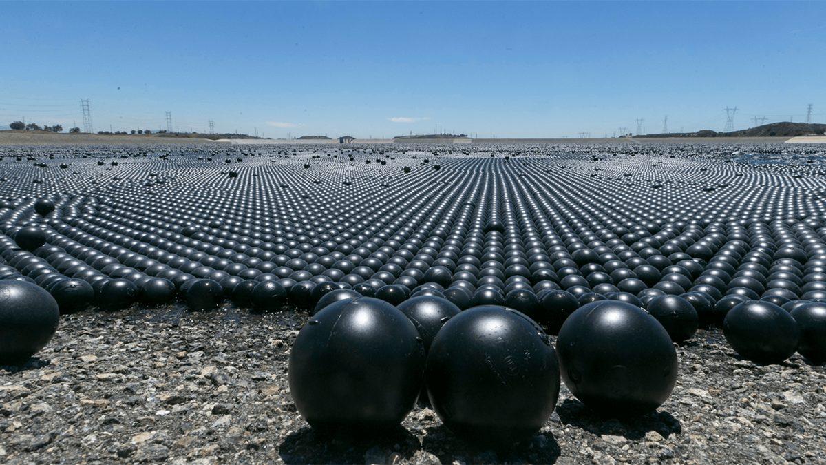 ABD, Barajlarına Neden Bu Siyah Toplardan Bırakıyor? Sebebi Epey Mantıklı!