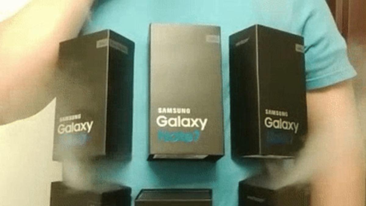 Cadılar Bayramı İçin Tasarlanmış İnanılmaz Yaratıcı Galaxy Note 7 Kostümü