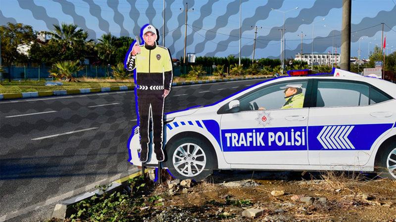 Genellikle Uzun Yolda Gördüğümüz Bu Karton Polis Maketleri Gerçekten İşe Yarıyor mu?
