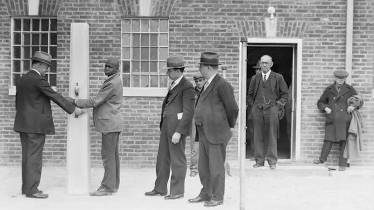 Amerika’daki Bu Direklerde Gerçekleşen Kırbaç Cezalarının Eften Püften Sebeplerini Öğrenince İçiniz Acıyacak!