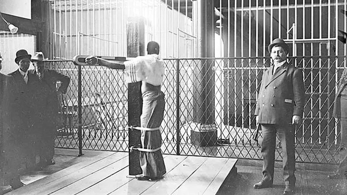 Amerika’daki Bu Direklerde Gerçekleşen Kırbaç Cezalarının Eften Püften Sebeplerini Öğrenince İçiniz Acıyacak!