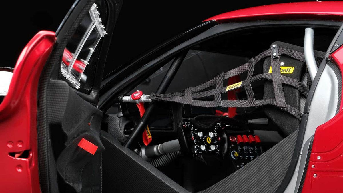 1:8 Ölçekli Bu İnanılmaz Ferrari Maketi, Neredeyse Gerçek Otomobil Fiyatına Satılıyor [Video]