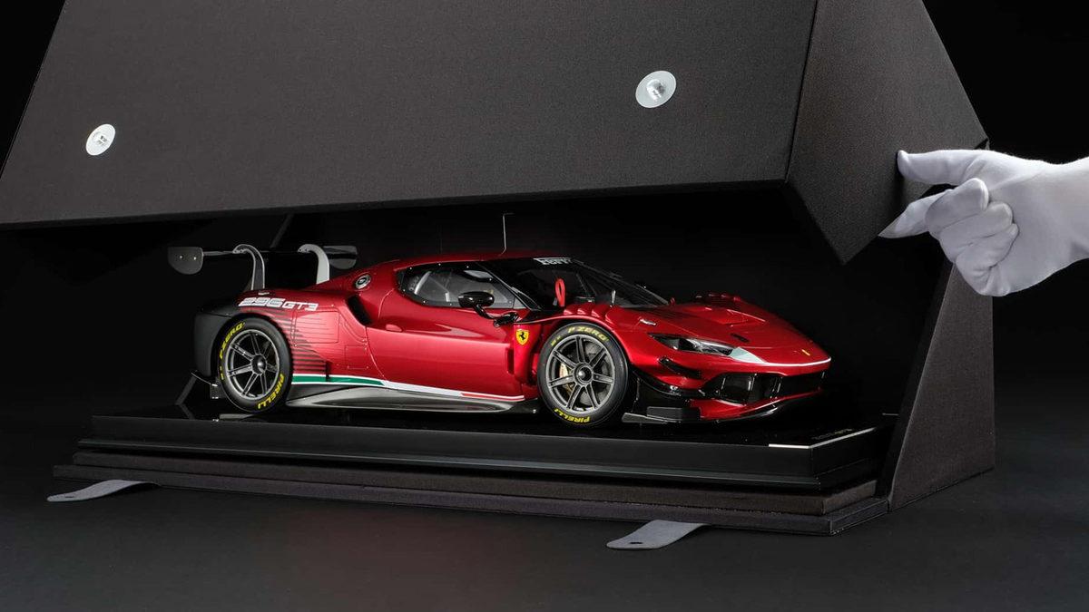 1:8 Ölçekli Bu İnanılmaz Ferrari Maketi, Neredeyse Gerçek Otomobil Fiyatına Satılıyor [Video]