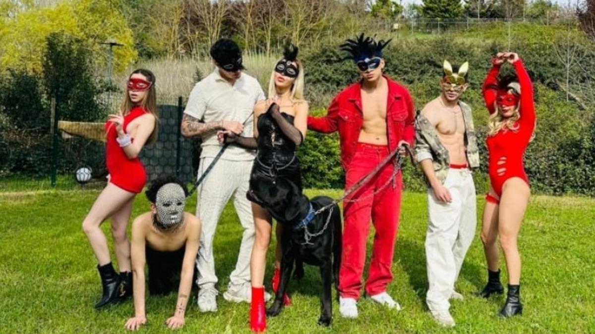 Taksim’de Dolar Saçtıkları Video Gündem Olan Fergio House’a "Müstehcenlik" Operasyonu Düzenlendi