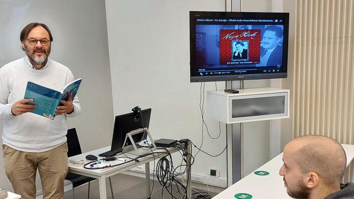 Bildiği 50 Dilden En Çok Türkçeyi Sevdiğini Söyleyen Dahi Profesörün Dilimiz Hakkındaki Övgüleri