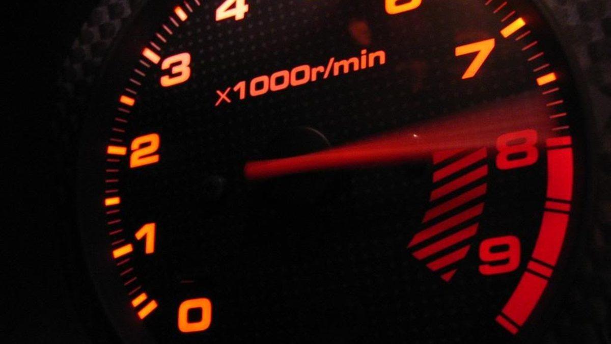 Arabaların Gösterge Panelindeki Bu Kırmızı Çizgiler Ne Anlama Geliyor?