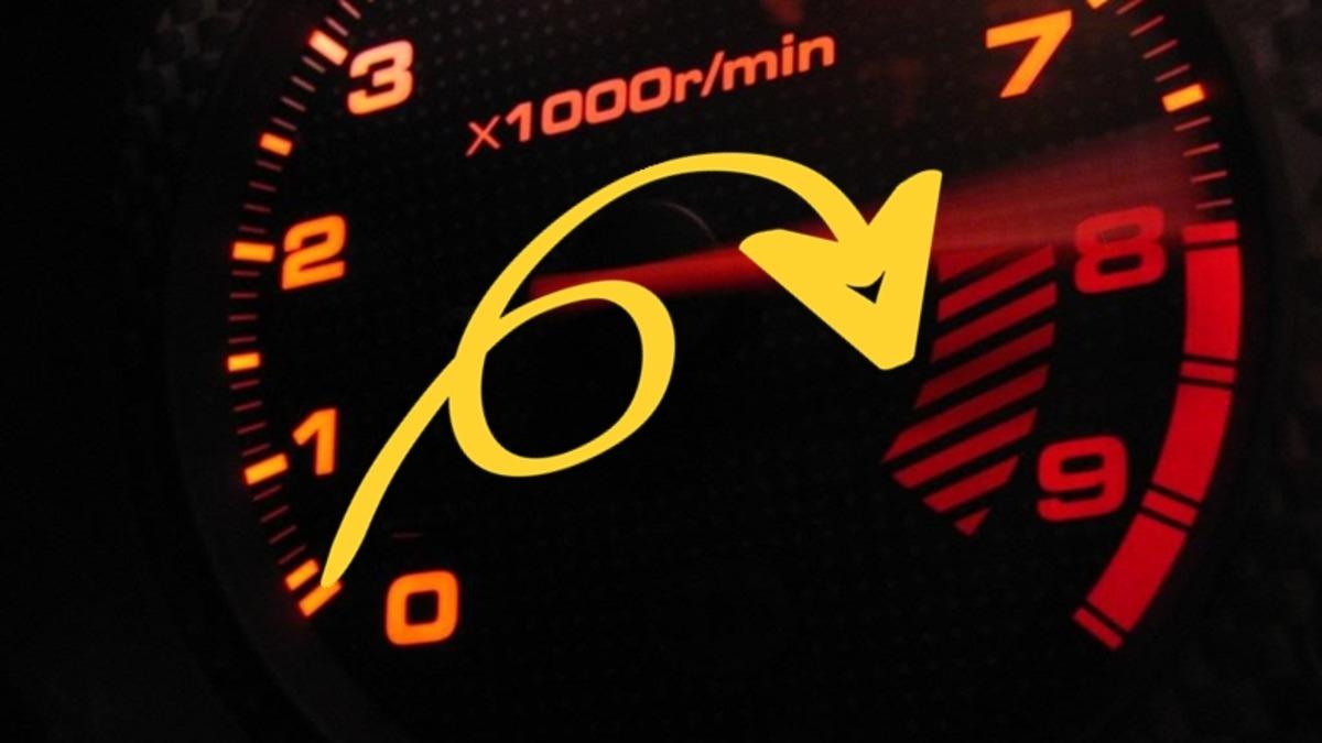 Arabaların Gösterge Panelindeki Bu Kırmızı Çizgiler Ne Anlama Geliyor?