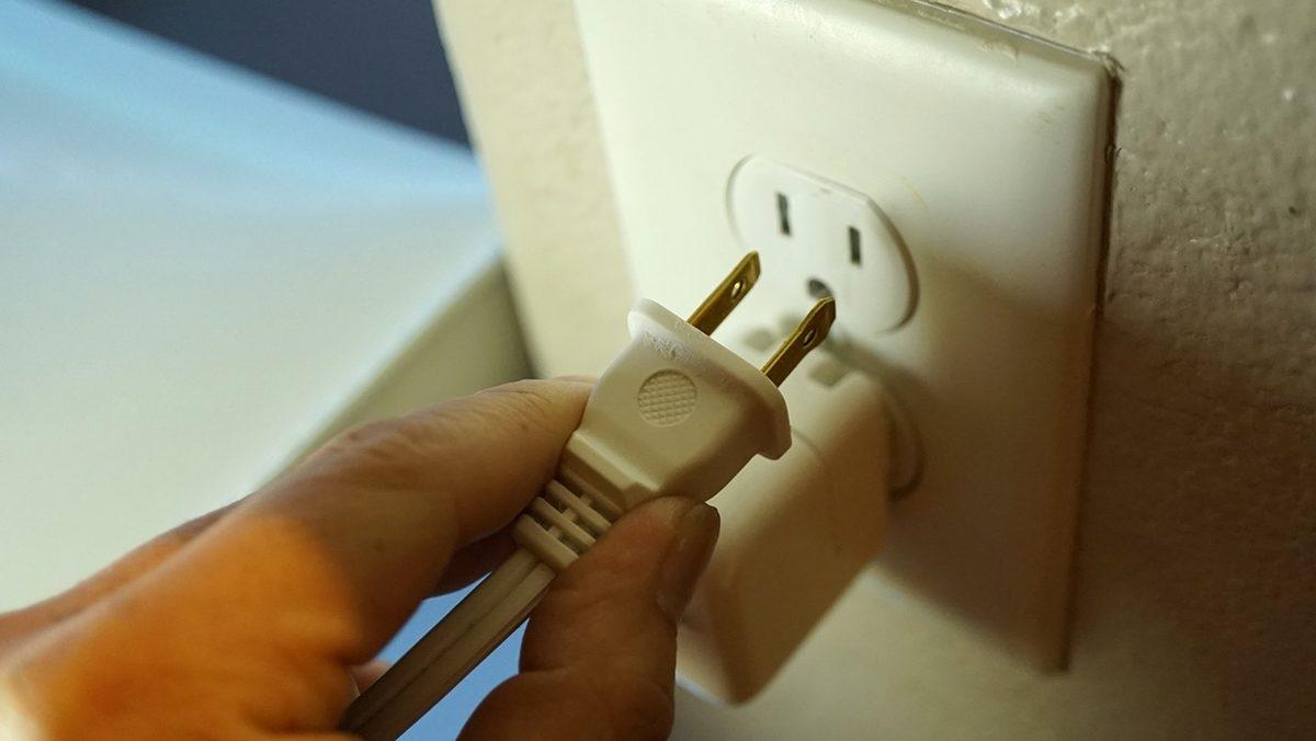 Başka Bir Ülkeye Gittiğinizde Elinizde Şarj Aletiyle Kalmayın: Peki Neden Her Ülkenin Farklı Priz Girişleri Var?