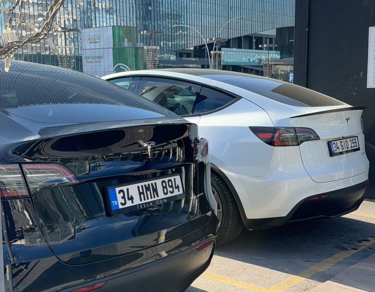 Tesla, Türkiye’deki İlk Fiziksel Mağazasını Açtı (Hayır, İstanbul’da Değil)