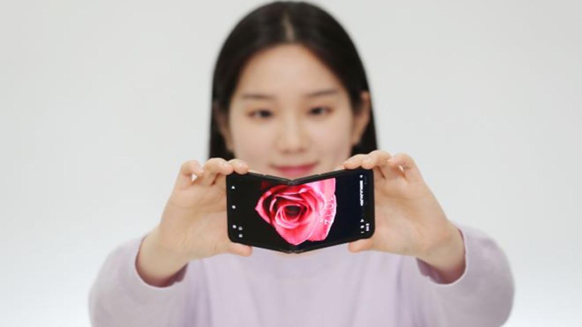 Samsung, 360 Derece Katlanabilen Ekrana Sahip Telefon Konseptini Gösterdi (Buna Gerek Var mı?)