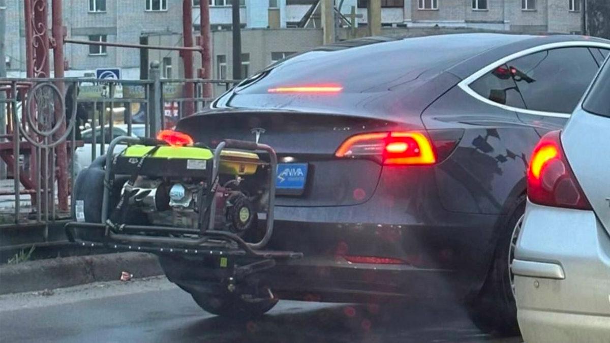 Tesla Gibi Elektrikli Araçları Benzin Sayesinde Kullanabilmenin İlginç Yöntemi