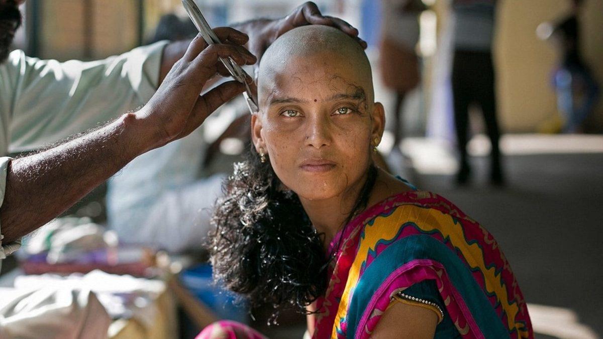 Dikkat, Mideniz Kalkabilir: Peruklardaki Saçların Nereden Geldiğini Öğrenince Bir Daha Onlara Dokunmak Bile İstemeyeceksiniz!