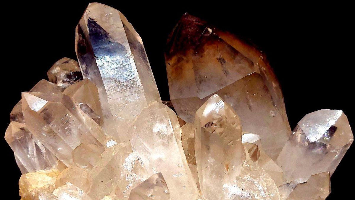 Pek Fark Etmesek Bile Kullanıldığı Alanları Okuyunca ’’Burada Bile mi?’’ Dedirtecek Doğa Harikası Taş ile Tanışın: Kuvars