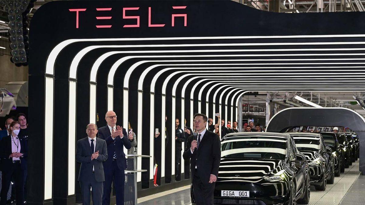 Tesla, Almanya’daki Fabrikasında Üretimi Durdurdu: Türkiye’deki Model Y Siparişleri Gecikebilir!