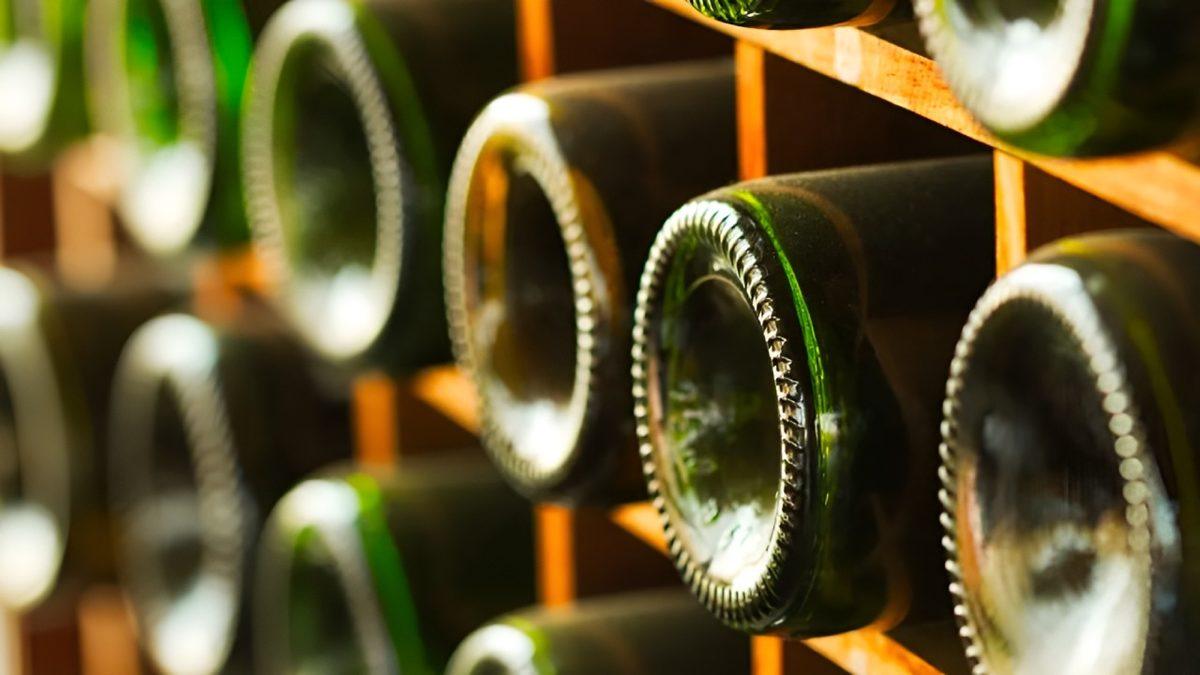 Şarap Şişelerinin Alt Kısmı Neden Düz Değil de İçe Doğru Bombelidir?