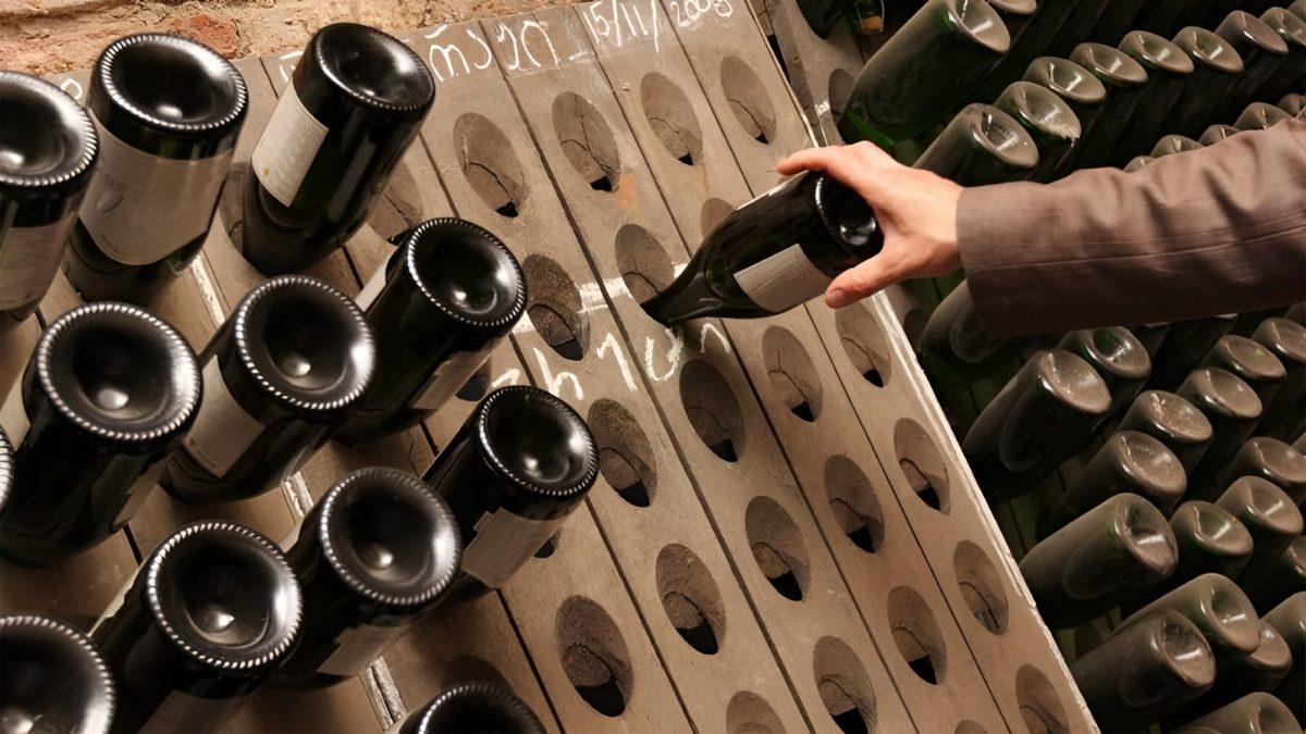 Şarap Şişelerinin Alt Kısmı Neden Düz Değil de İçe Doğru Bombelidir?