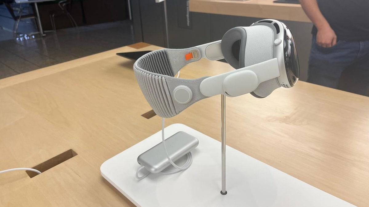 Apple Vision Pro, Satışa Sunuldu: İşte Kutu İçeriği ve Apple Store’daki Manzaralar...