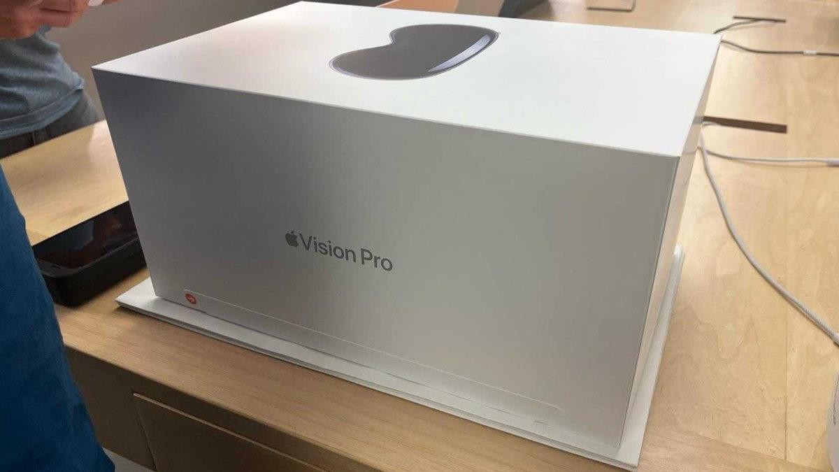 Apple Vision Pro, Satışa Sunuldu: İşte Kutu İçeriği ve Apple Store’daki Manzaralar...