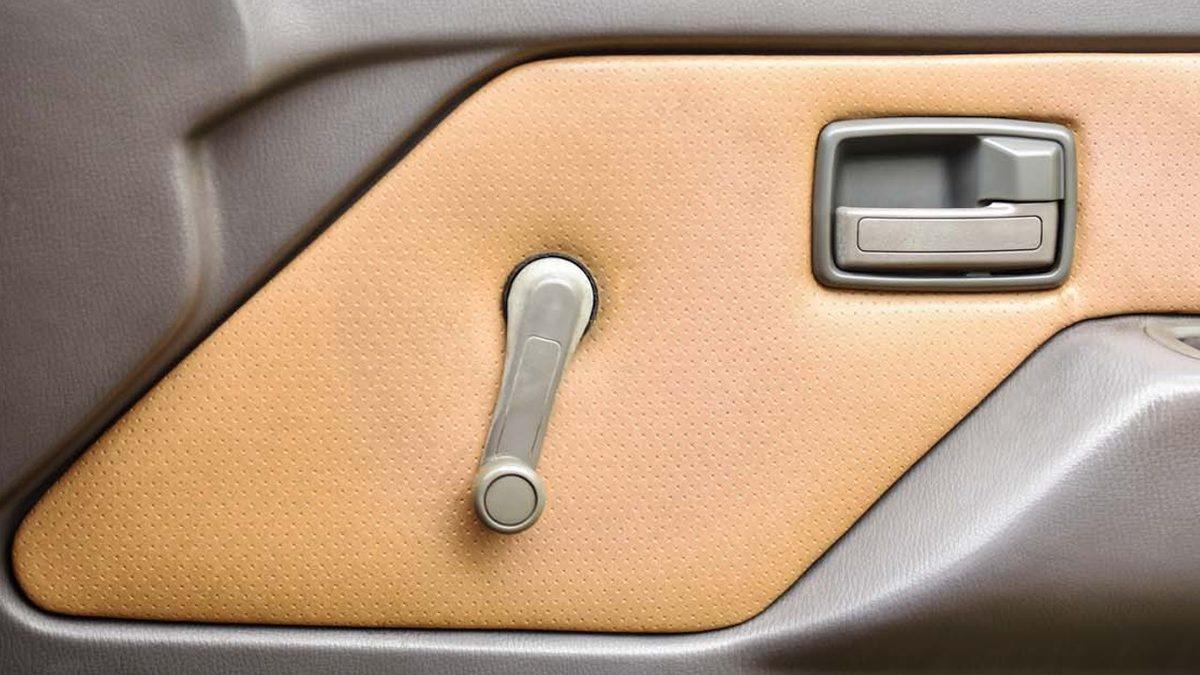 Tek Tuşla Kolayca İndirip Kaldırabildiğimiz Araba Camlarının Ardındaki Dâhiyane Mekanizma