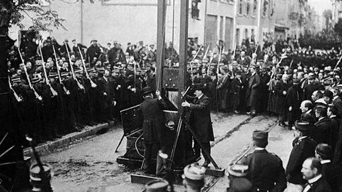 Kafası Kesilen Bir İnsan Birkaç Saniyeliğine de Olsa Etrafta Olup Bitenlerin Farkına Varabilir mi?