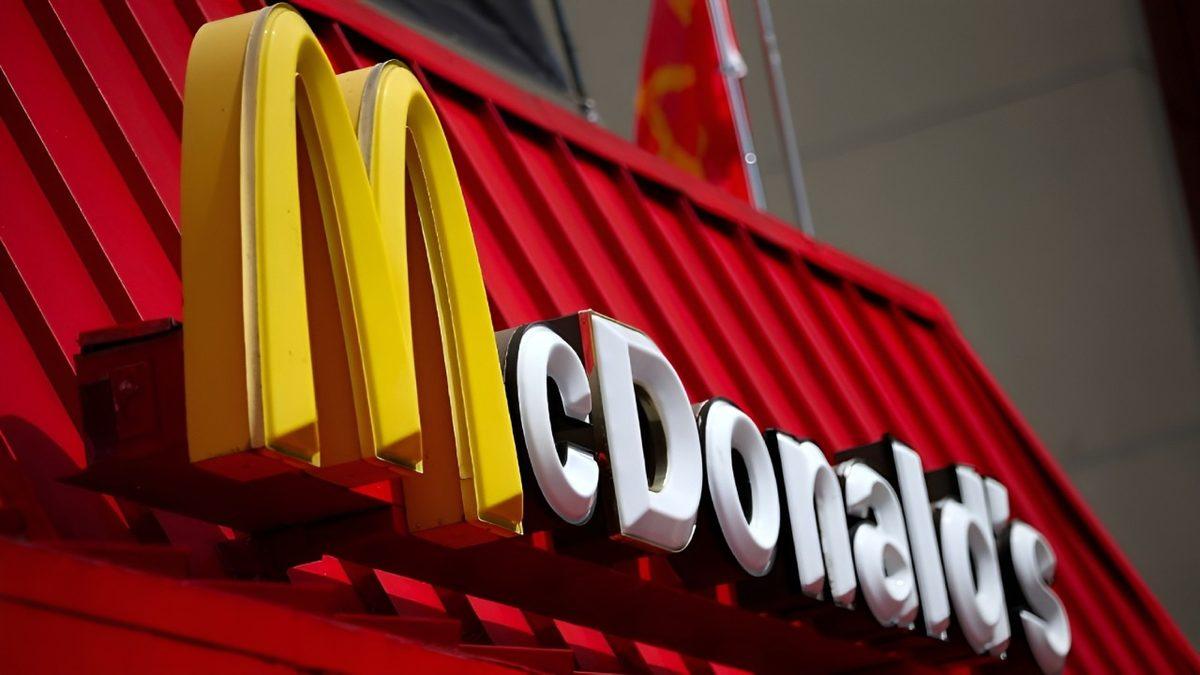 Bir Zamanlar McDonald’s’ı Fast Food Defterinden Silinmekle Korkutan Olay: Peki Konunun Shrek Bardaklarıyla Ne İlgisi Var?