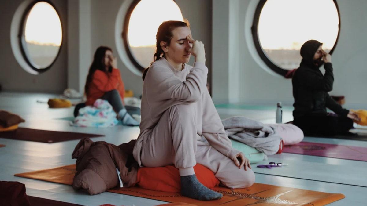 Yoga Eğitmeni mi, Tarikat Lideri mi? Karanlık İnziva ve Bebek Ölümü ile Gündemden Düşmeyen Çetin Çetintaş Kimin Nesi?