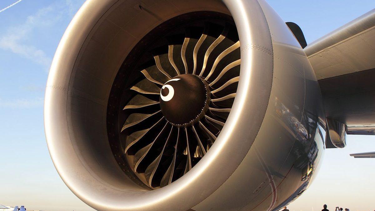 Bir Uçağın Motoru Ne Kadar Mesafeden Bir İnsanı İçine Çekebilir?