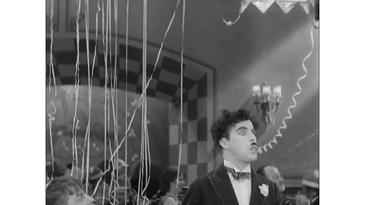 Kemal Sunal’ın Bazı Filmlerinde Charlie Chaplin’den Esinlenildiğini Biliyor muydunuz? İşte Benzer Sahneler