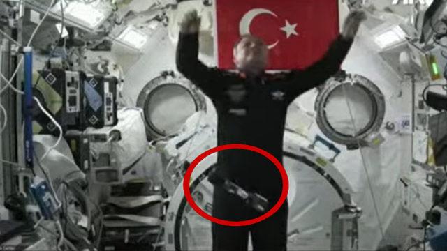 Alper Gezeravcı’nın Yukarı Uçtuğu Videoda Mikrofonun Düşmesi Sosyal Medyanın Kafasını Karıştırdı: Peki Bu Nasıl Oluyor?