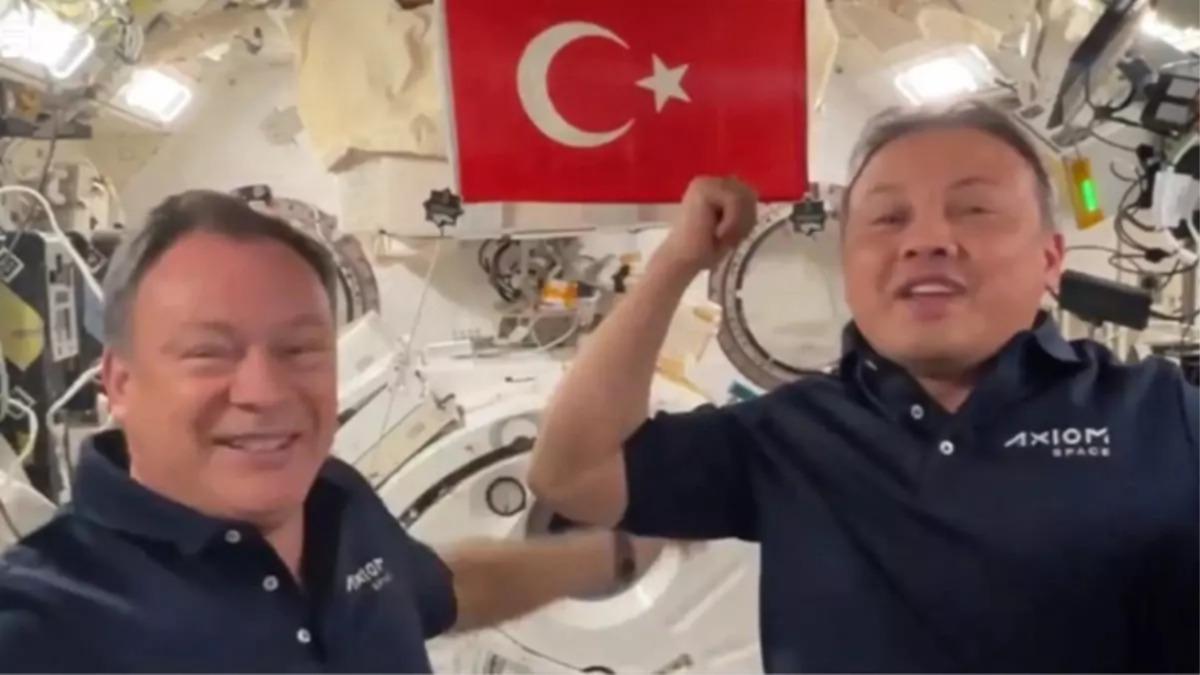 İlk Türk Astronot Alper Gezeravcı, Uzaya Giderken Yanında Ne Götürdüğünü Açıkladı