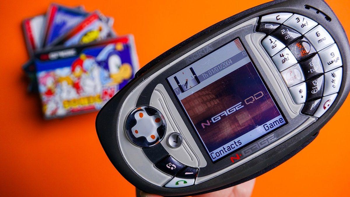 Çağının Ötesindeki Tasarımıyla Cep Telefonundan Çok Oyun Konsoluna Benzeyen Nokia N-Gage’in Şimdi Kulaklara Şaka Gibi Gelen Özellikleri