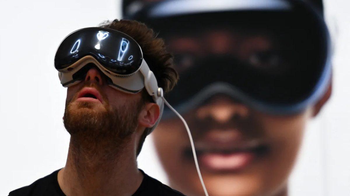 Apple CEO’su Tim Cook, Vision Pro’nun Neden Bu Kadar Pahalı Olduğunu Açıkladı