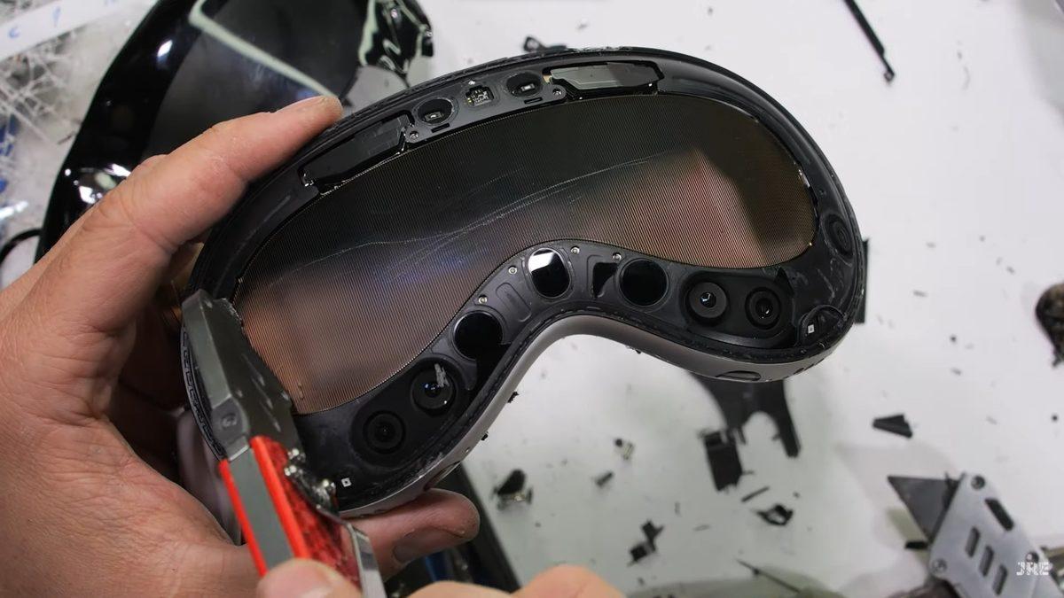 Apple Vision Pro, Parçalarına Ayrıldı: Ama Bu Kez Kibarca Değil [Video]