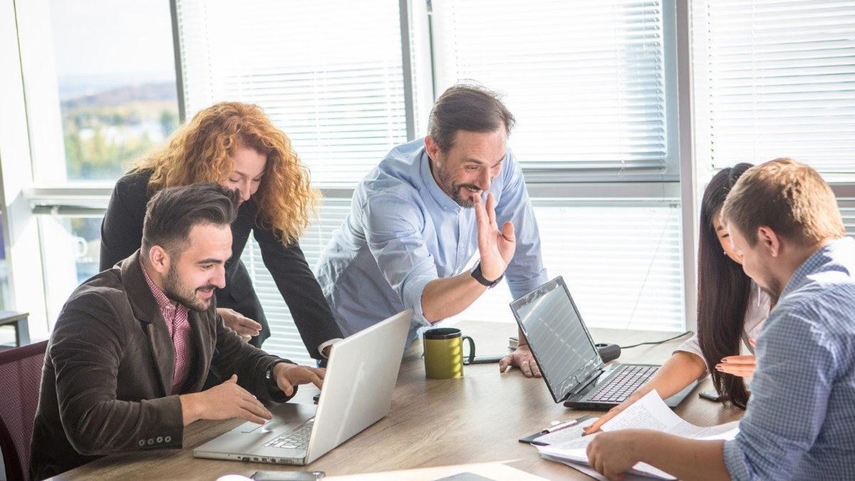 Sadık Çalışanlar Aslında Birer Enayi mi? Araştırmalar, İş Yerine Bağlılığın Olumsuz Yanına da Işık Tutuyor