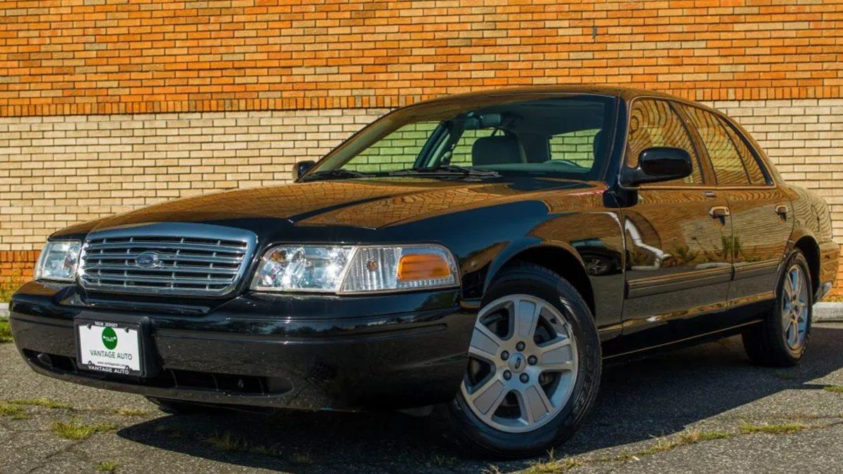 Filmlerde Polis Arabası ve Taksi Olarak Gördüğümüz 