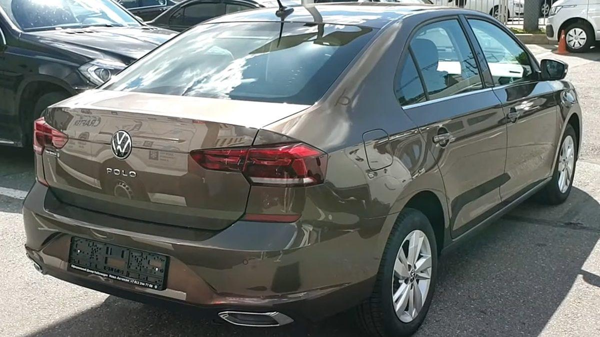 Sedan Araçların Arka Camında Neden Silecek Bulunmaz?