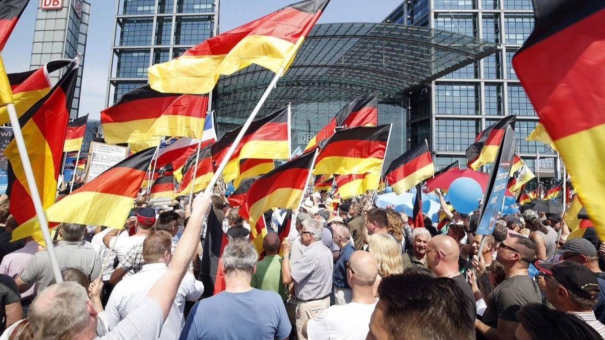 Almanya, İki Dünya Savaşı Yenilgisine Rağmen Nasıl Dünyanın En Büyük Ekonomik Güçlerinden Biri Hâline Geldi?