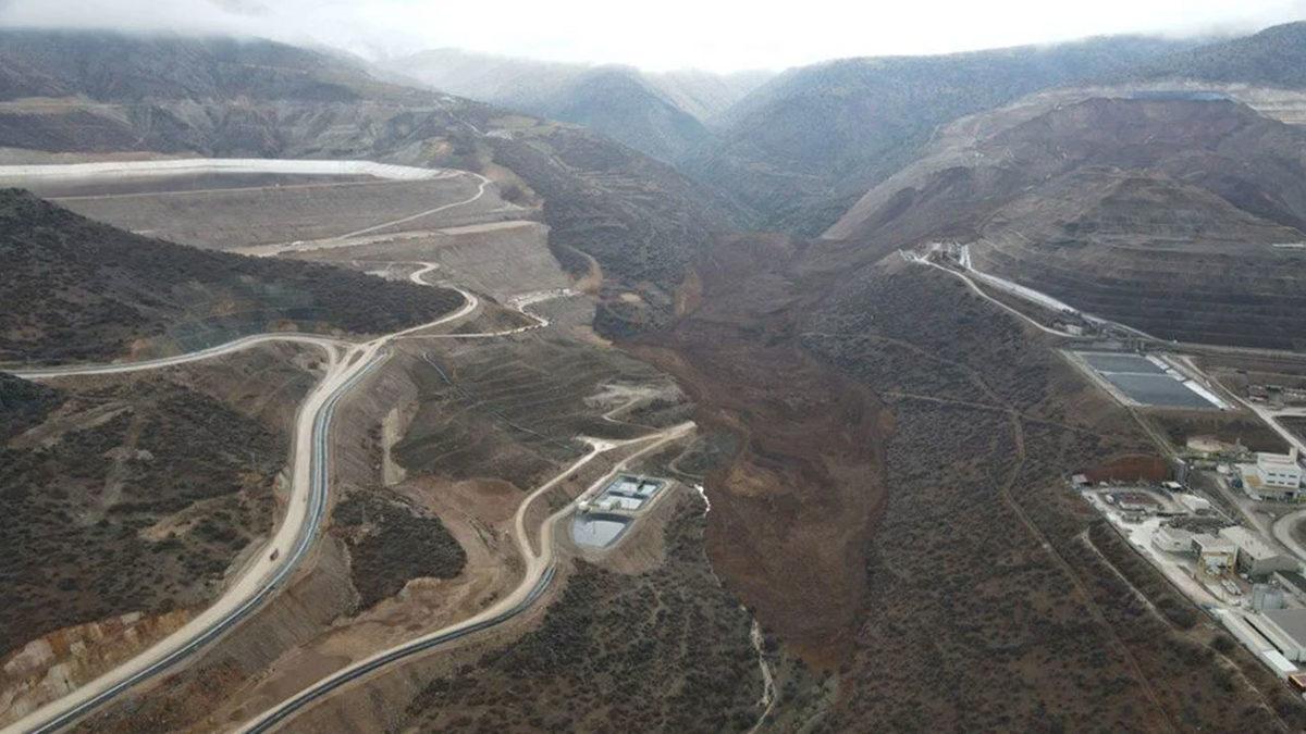 Erzincan’daki Maden Sahasında Yaşanan Toprak Kaymasının Ardından Maden Ocağının Lisansı İptal Edildi