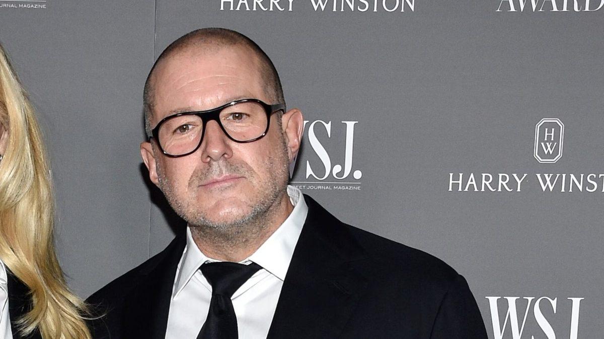 Apple’ın En Eski Tasarımcısı İşi Bırakıyor: Jony Ive Efsanesinin Ekibindendi...