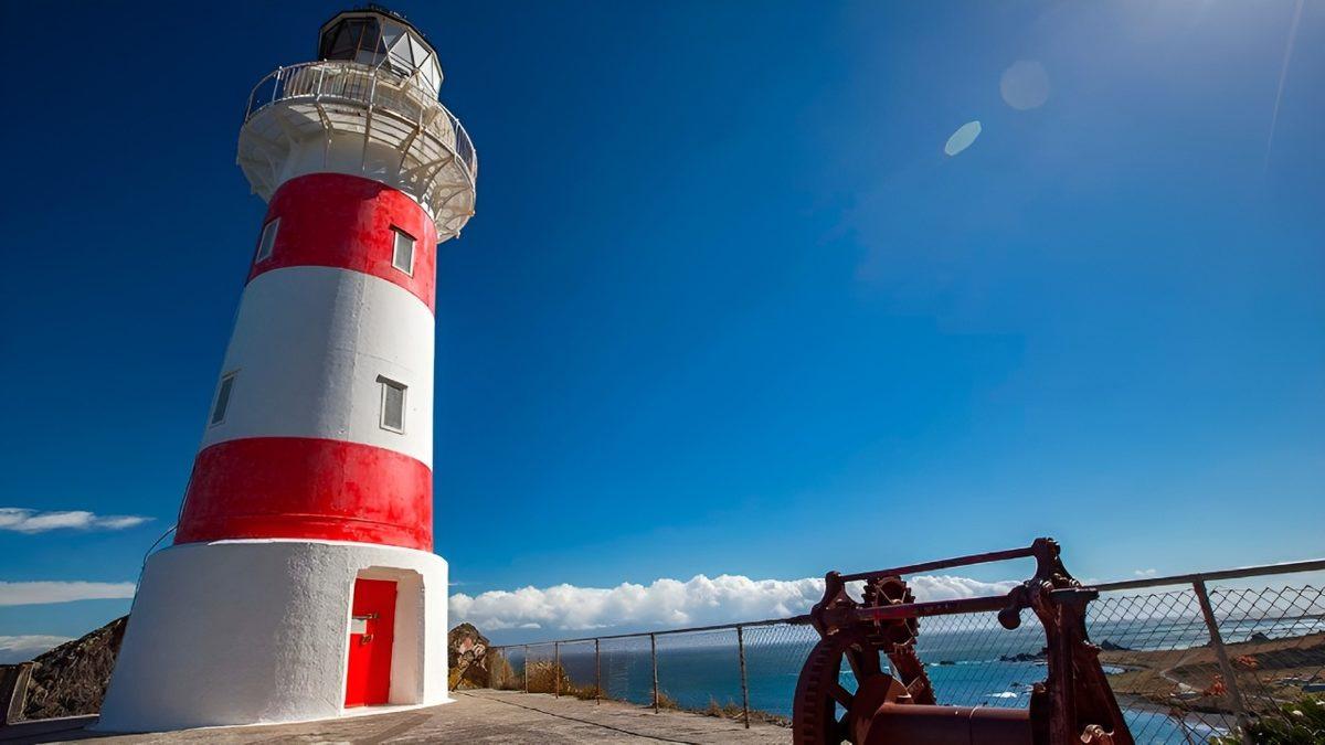 Deniz Fenerlerinin Çoğunda Neden Beyaz Üstüne Kırmızı Şeritler Bulunur?