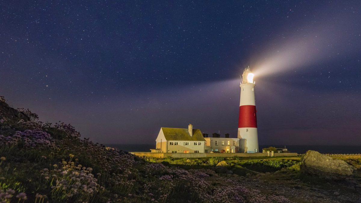 Deniz Fenerlerinin Çoğunda Neden Beyaz Üstüne Kırmızı Şeritler Bulunur?